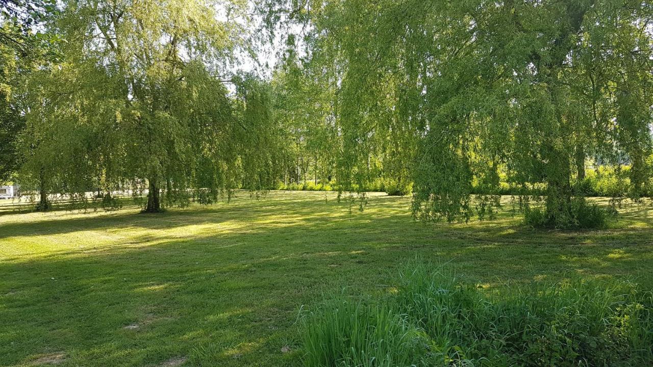 Gite Du Vieux Saule 1 Gite Avec Spa Privatif Pour 2 Personnes 1 Suite Familiale Sans Spa Vieil-Hesdin Exterior photo
